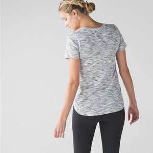 LULULEMON T-shirt 6/8